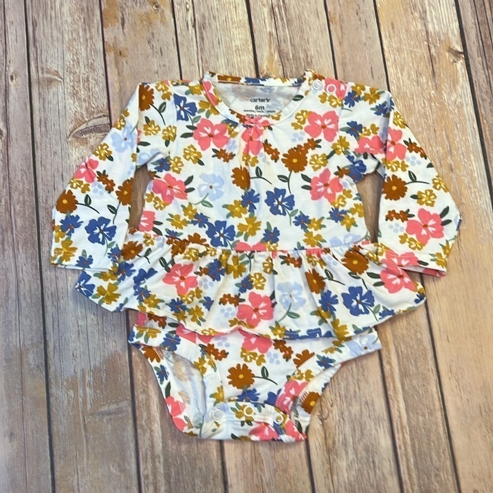 Baby girls Carter’s floral outfit with jeans - Picture 3 of 9